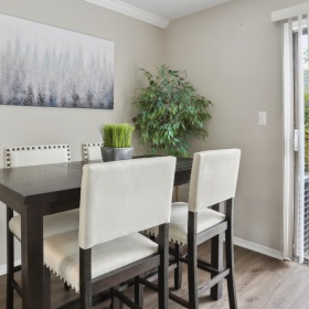 Dining Area Dining Area